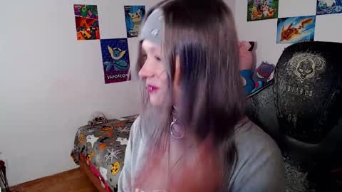 Snapshot of maggieswaggy chatting on November 2025 04:19:02 PM Magdalene Swaggy online show from November 2025 04:19:02 PM