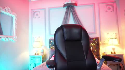   online show from December 2024 08:32:01 PM