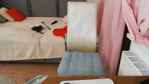 Snapshot of magic_blondie chatting on January 2025 09:16:01 PM Margo online show from January 2025 09:16:01 PM