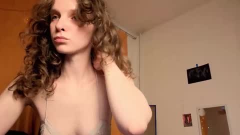 Mikky or Moon online show from December 2025 08:59:01 PM