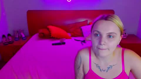 Snapshot of magiceyess chatting on December 2024 07:17:01 AM Lili and Bella online show from December 2024 07:17:01 AM