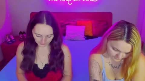 Snapshot of magiceyess chatting on January 2025 07:04:01 AM Lili and Bella online show from January 2025 07:04:01 AM