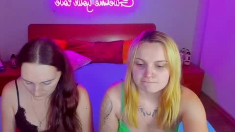 Snapshot of magiceyess chatting on January 2025 10:12:02 AM Lili and Bella online show from January 2025 10:12:02 AM