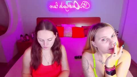 Snapshot of magiceyess chatting on February 2025 07:39:02 AM Lili and Bella online show from February 2025 07:39:02 AM