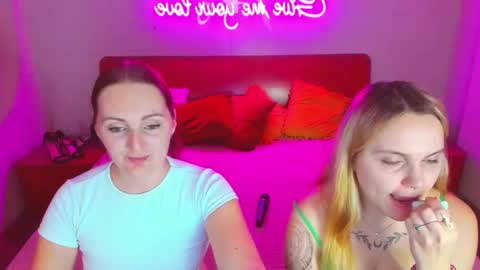 Snapshot of magiceyess chatting on March 2025 10:45:02 AM Lili and Bella online show from March 2025 10:45:02 AM