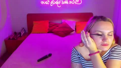 Snapshot of magiceyess chatting on March 2025 07:15:01 AM Lili and Bella online show from March 2025 07:15:01 AM