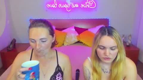 Snapshot of magiceyess chatting on September 2025 06:30:01 PM Lili and Bella online show from September 2025 06:30:01 PM