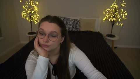 Emily online show from November 2025 01:33:02 PM