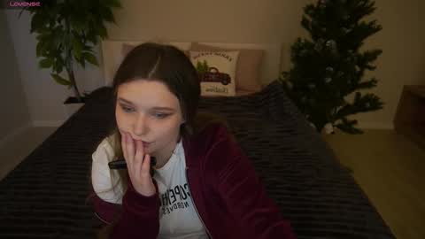 Snapshot of magicpeachhs chatting on January 2026 01:37:02 PM Emily online show from January 2026 01:37:02 PM