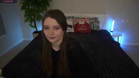 Snapshot of magicpeachhs chatting on February 2026 07:13:01 AM Emily online show from February 2026 07:13:01 AM