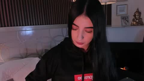 Snapshot of magieethomsonn chatting on February 2026 12:05:02 PM Magiee online show from February 2026 12:05:02 PM