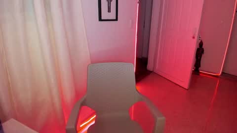     online show from January 2025 02:11:01 AM