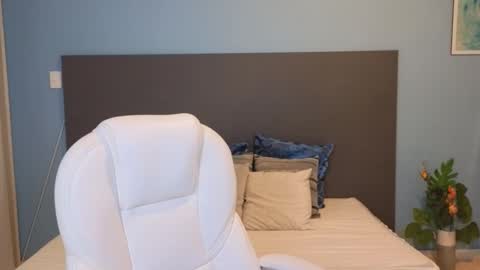 Maiaa Ruiz  online show from January 2025 12:20:01 PM