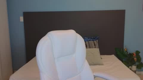 Maiaa Ruiz  online show from February 2025 12:36:02 PM