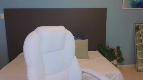 Maiaa Ruiz  online show from February 2025 01:27:02 PM