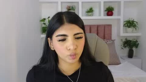 Snapshot of maiaa_ruiz chatting on June 2026 12:31:01 PM Maiaa Ruiz online show from June 2026 12:31:01 PM