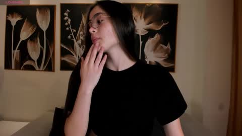  Maia  online show from October 2025 04:24:02 PM