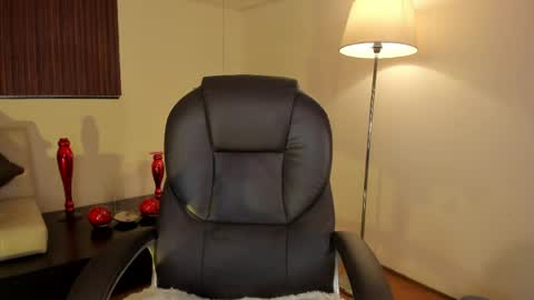 Snapshot of maiiitee_ chatting on May 2026 04:36:02 PM Mait online show from May 2026 04:36:02 PM