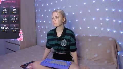 Your kitty online show from November 2025 03:35:01 PM