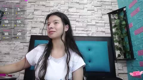  MAILY CAN  online show from October 2025 12:44:02 PM