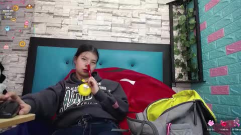  MAILY CAN  online show from November 2025 12:40:02 PM