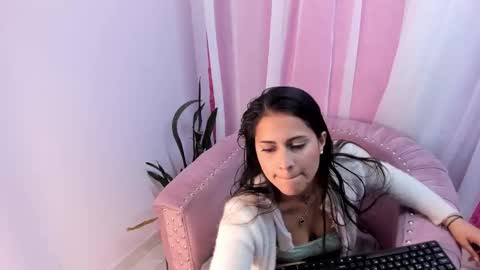 Snapshot of maily_owens chatting on November 2025 07:57:01 PM Maily Owens online show from November 2025 07:57:01 PM