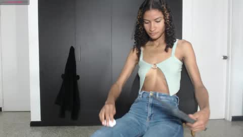 mailyn_gold online show from June 2026 12:10:02 PM