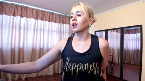 Snapshot of mailyn_jung_ chatting on November 2025 11:43:01 AM Carolina Barrantes Munera online show from November 2025 11:43:01 AM