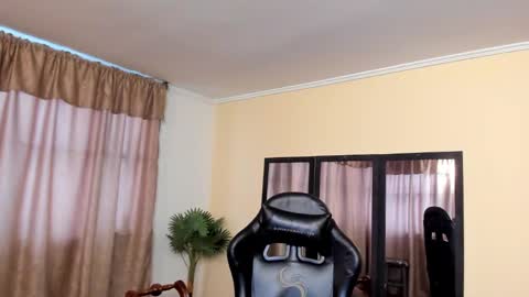 Snapshot of mailyn_jung_ chatting on December 2025 11:26:02 AM Carolina Barrantes Munera online show from December 2025 11:26:02 AM