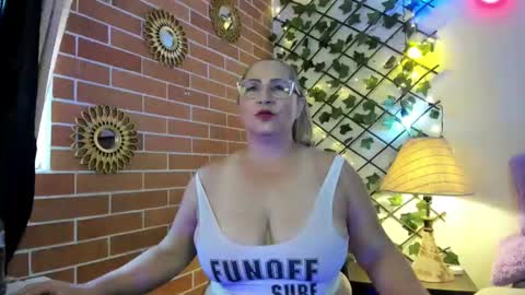 Snapshot of maja_hills chatting on November 2025 09:49:02 PM maja_hills online show from November 2025 09:49:02 PM