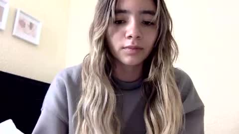 majo_gomezz online show from April 2026 02:42:02 AM