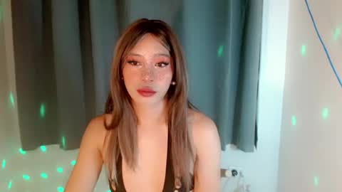 Snapshot of makeit_reyn chatting on July 2026 05:40:02 PM Reyn online show from July 2026 05:40:02 PM