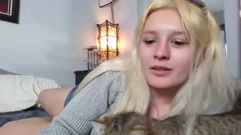 Snapshot of makinziirain chatting on February 2026 10:34:02 AM KarizmaticKitten online show from February 2026 10:34:02 AM