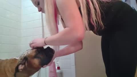 Snapshot of makinziirain chatting on February 2026 01:37:01 AM KarizmaticKitten online show from February 2026 01:37:01 AM