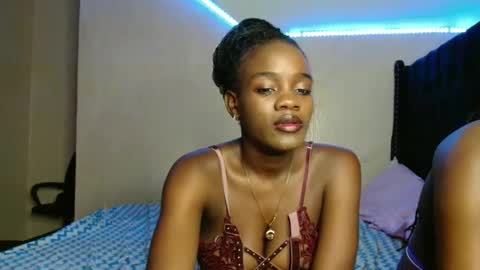 malani_malia online show from November 2025 03:33:02 PM