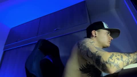 Snapshot of male_pussy chatting on December 2025 10:39:02 PM ADAM online show from December 2025 10:39:02 PM