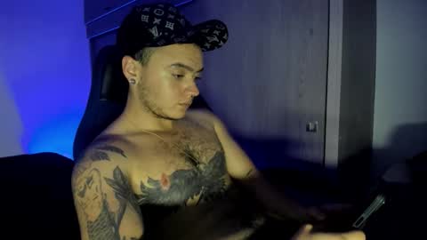 Snapshot of male_pussy chatting on January 2026 05:11:01 AM ADAM online show from January 2026 05:11:01 AM