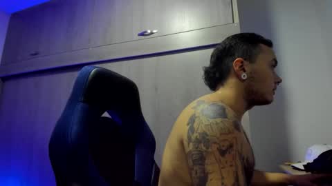 Snapshot of male_pussy chatting on February 2026 02:48:01 AM ADAM online show from February 2026 02:48:01 AM