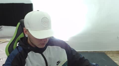 Snapshot of male_pussy chatting on February 2026 04:17:01 AM ADAM online show from February 2026 04:17:01 AM