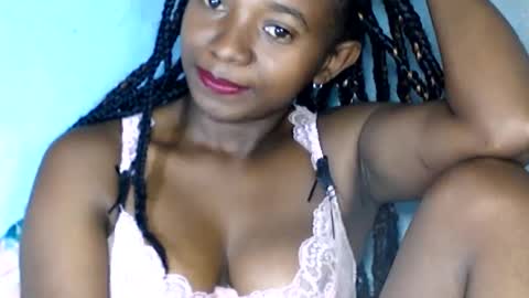malinah01 online show from December 2024 12:44:01 AM