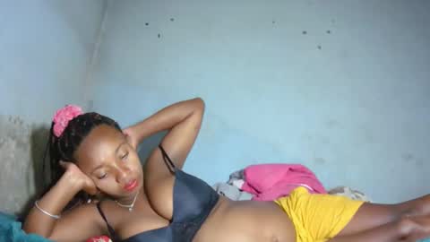 malinah01 online show from October 2025 04:27:02 PM