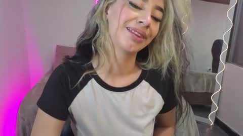 Malory  online show from November 2025 06:59:02 PM