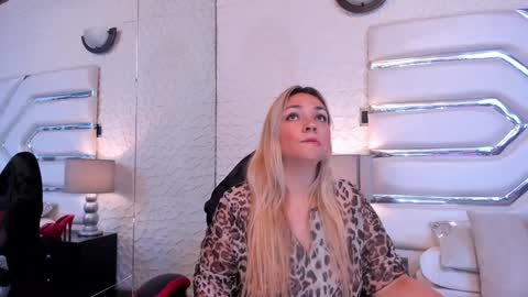 Snapshot of malorysweet chatting on January 2025 12:40:01 PM MalorySweet  online show from January 2025 12:40:01 PM