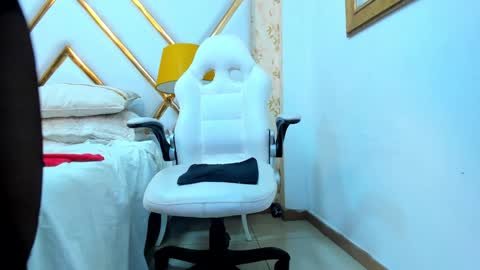 Snapshot of malorysweet chatting on February 2025 11:53:01 AM MalorySweet  online show from February 2025 11:53:01 AM