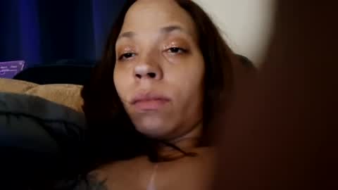 mamabear12052 online show from June 2026 12:45:01 AM