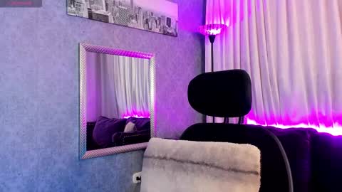   online show from November 2025 09:25:02 PM