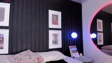 manelyk_evanss online show from March 2026 05:50:02 PM