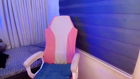 JM18 online show from December 2025 03:44:02 AM