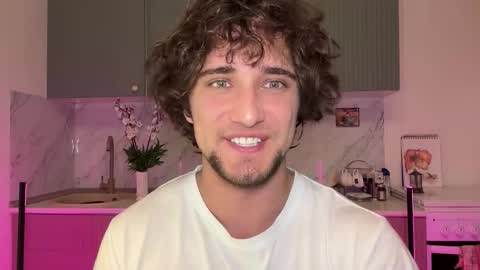 Snapshot of manolein chatting on October 2025 10:11:01 PM manolein online show from October 2025 10:11:01 PM