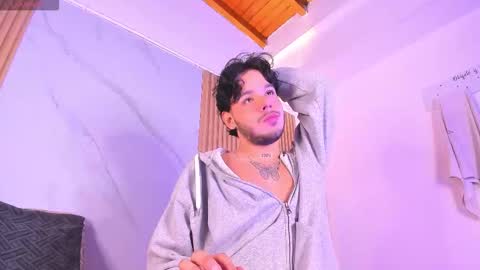 Snapshot of manu_lowe chatting on December 2025 11:48:01 AM MANUEL Dont forget your thumbs up online show from December 2025 11:48:01 AM